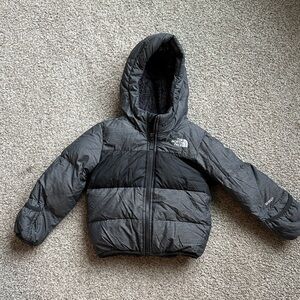 The North Face Boys Puffer - Baby 18-24M - Charcoal and Black Hooded Jacket